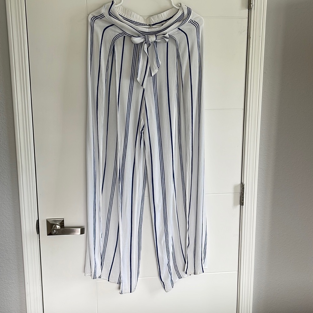 1804- Forever 21 white and navy open wide leg front tie beach pants- small